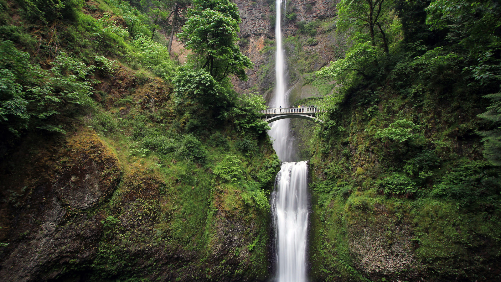 multnomah falls, columbia gorge national scenic area, oregon