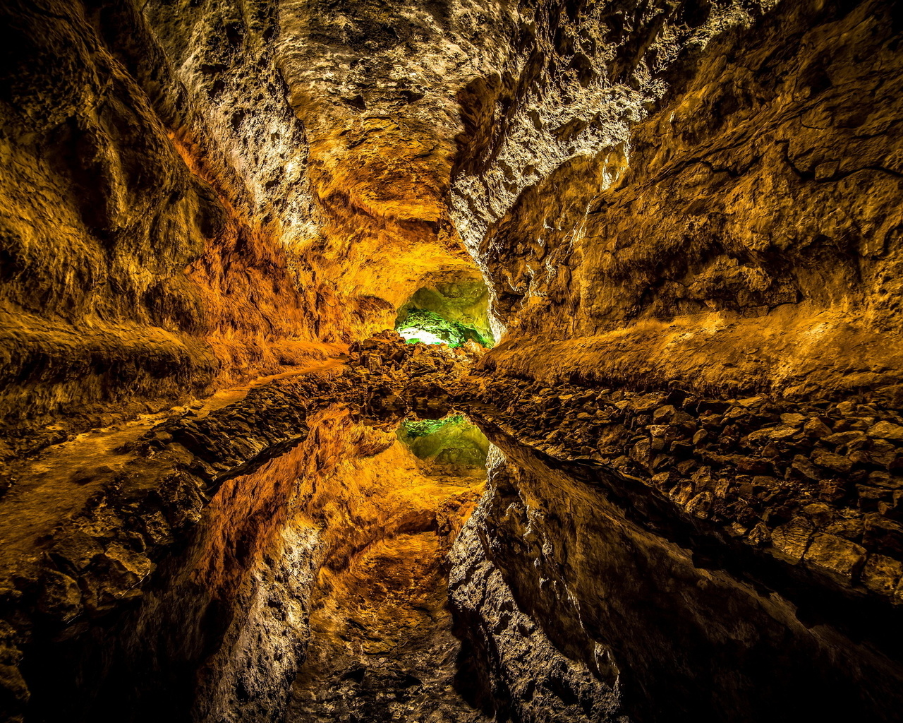 cueva de los verdes, , 