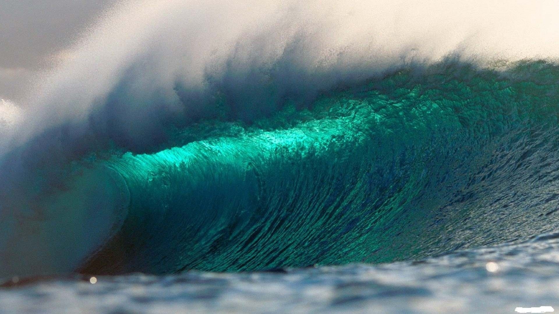 Фото волна вода