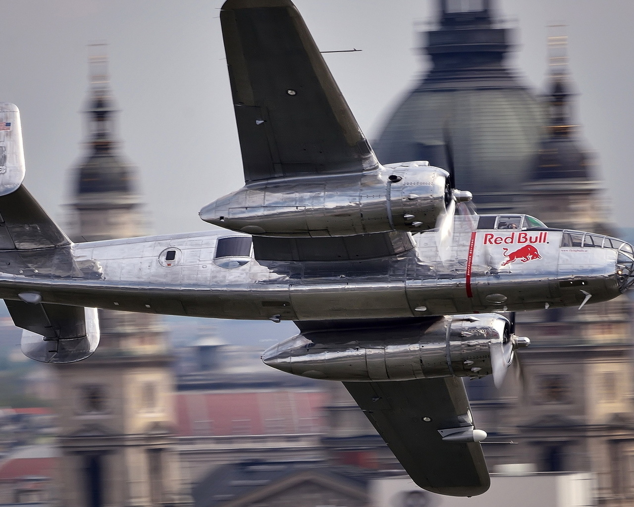 , b-25, red bull, budapest