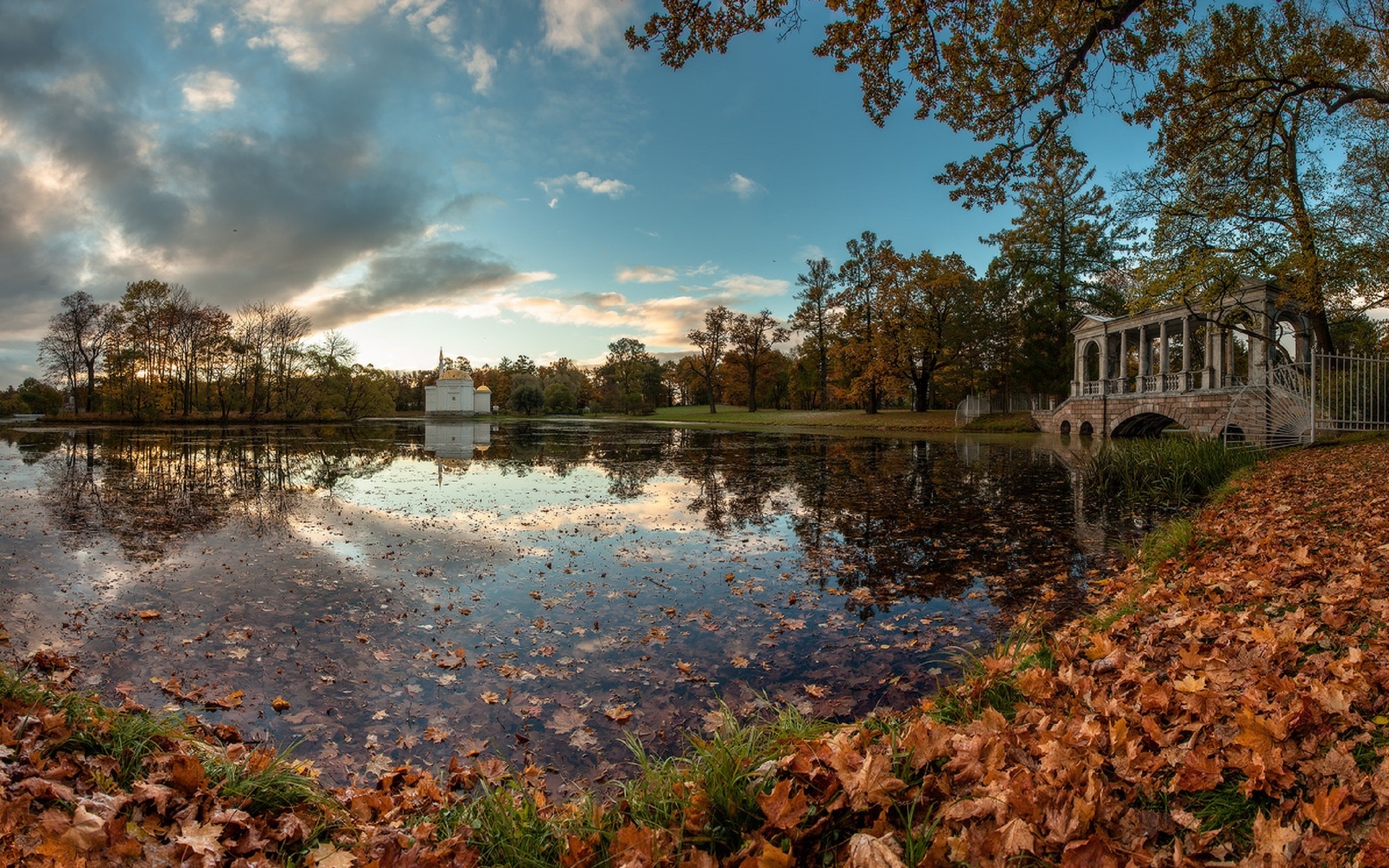 Природа спб. Екатерининский парк Царское село осень. Екатерининский парк осенью в Царском селе. Лодочная станция - Екатерининский парк Царское село. Город Пушкин Царское село осень.