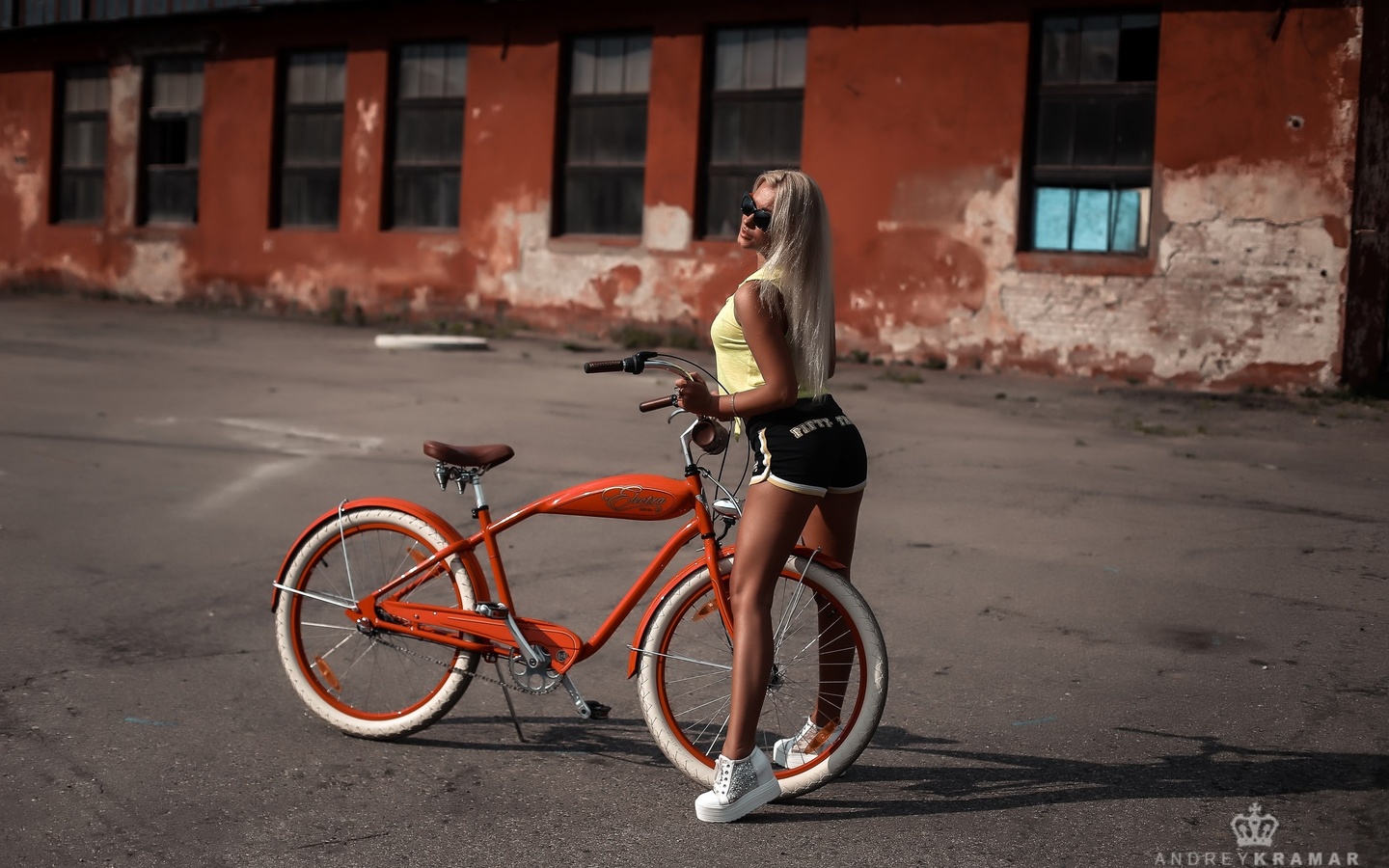 women, model, blonde, sneaker, sunglasses, brunette, t-shirt, bikes, short