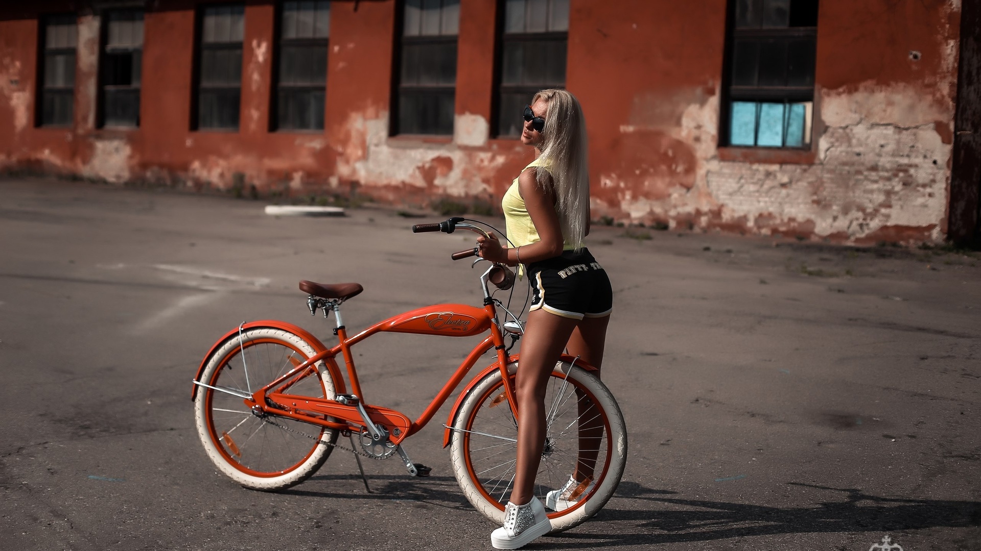 women, model, blonde, sneaker, sunglasses, brunette, t-shirt, bikes, short