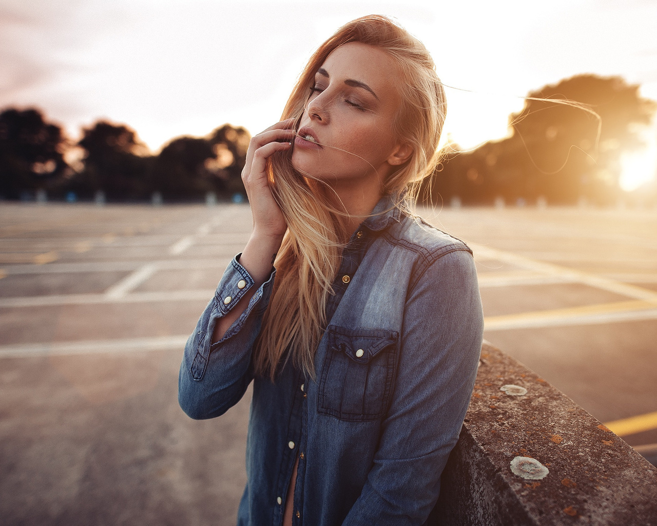 women, face, portrait, blonde, sunset, closed eyes, sunlight, sebastian heberlein, shirt, denim