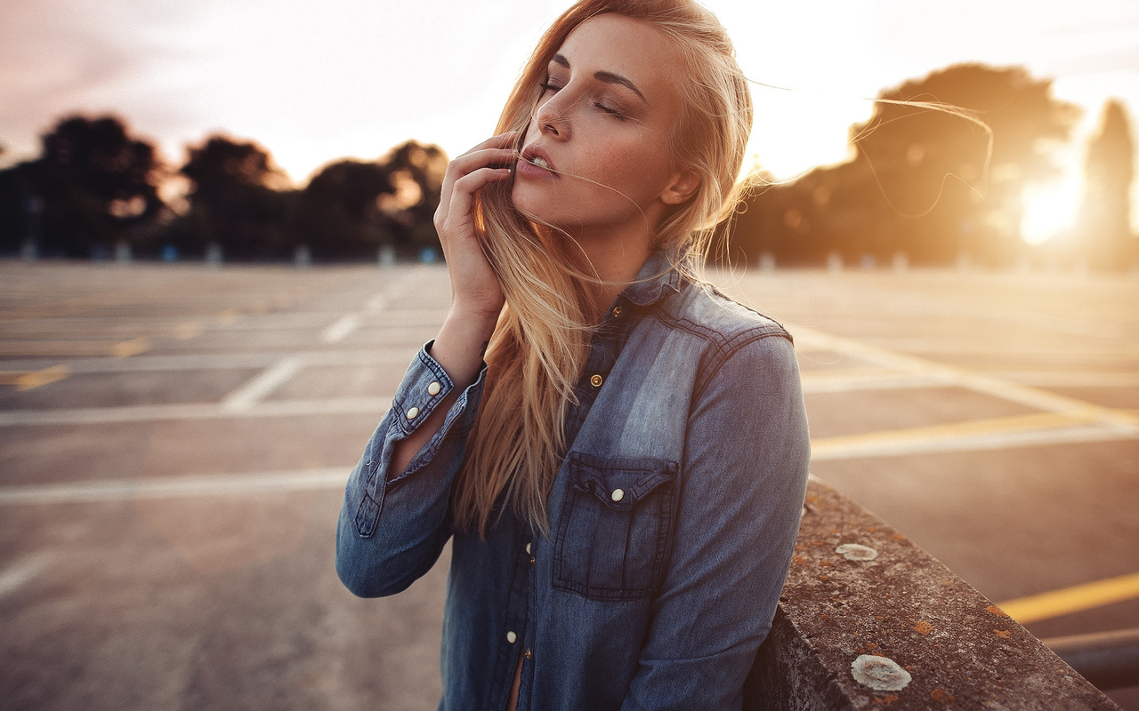 women, face, portrait, blonde, sunset, closed eyes, sunlight, sebastian heberlein, shirt, denim