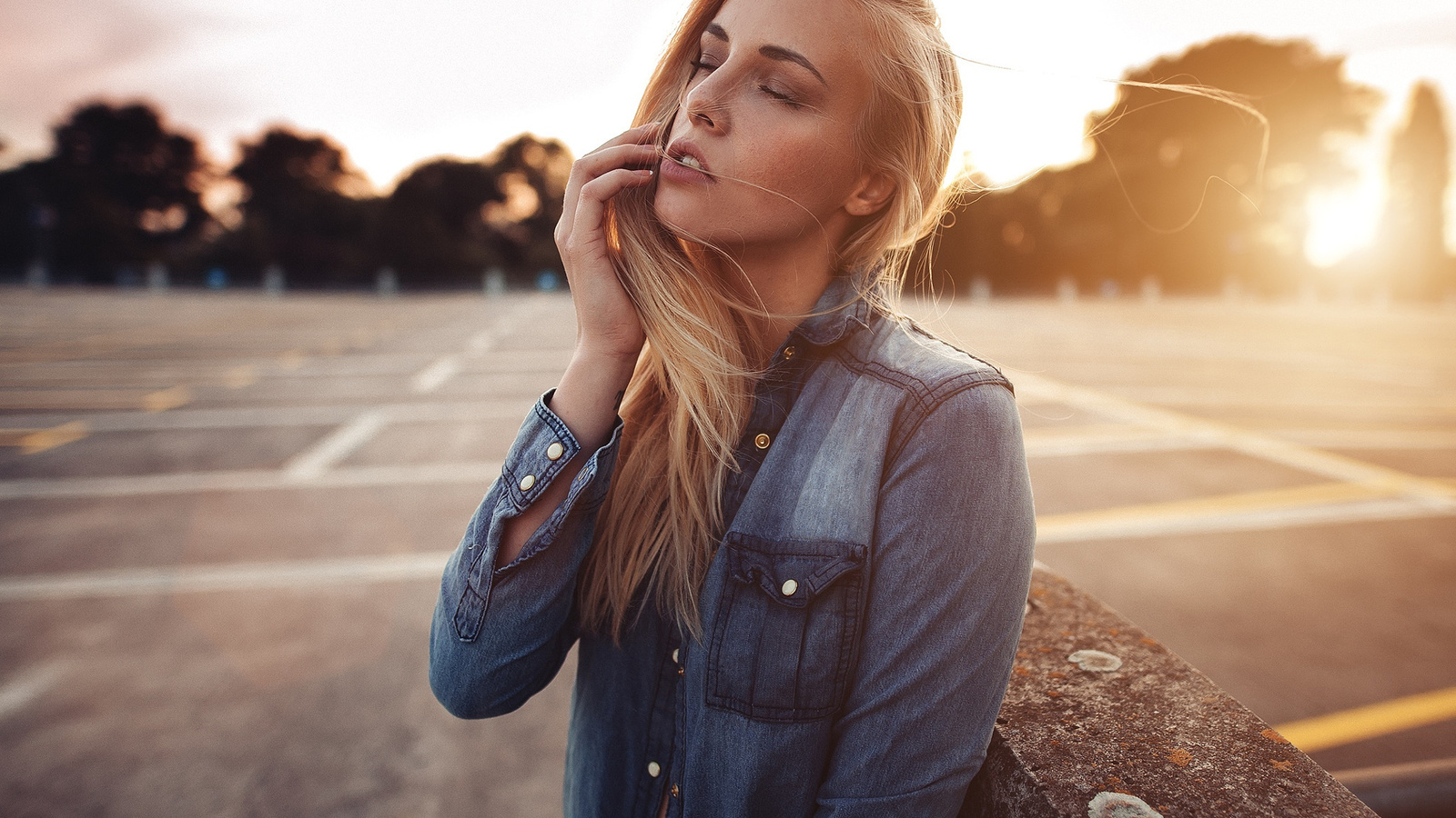 women, face, portrait, blonde, sunset, closed eyes, sunlight, sebastian heberlein, shirt, denim