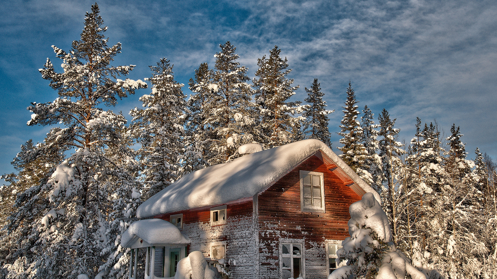Снеговик и домик в снегу
