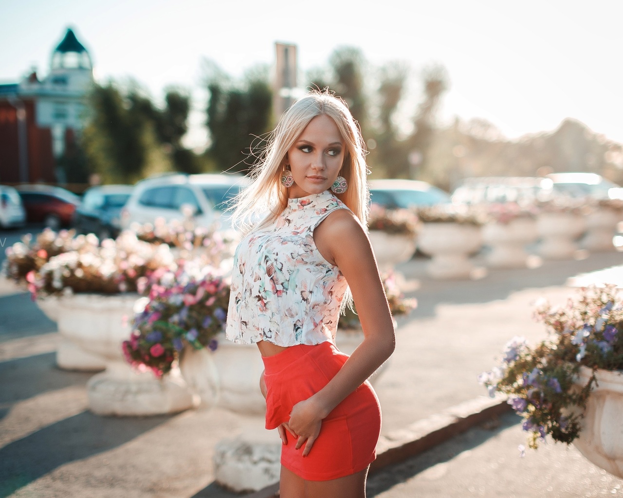 arina bezlapova, women, blonde, skirt, women outdoors, tanned, portrait, long hair, depth of field