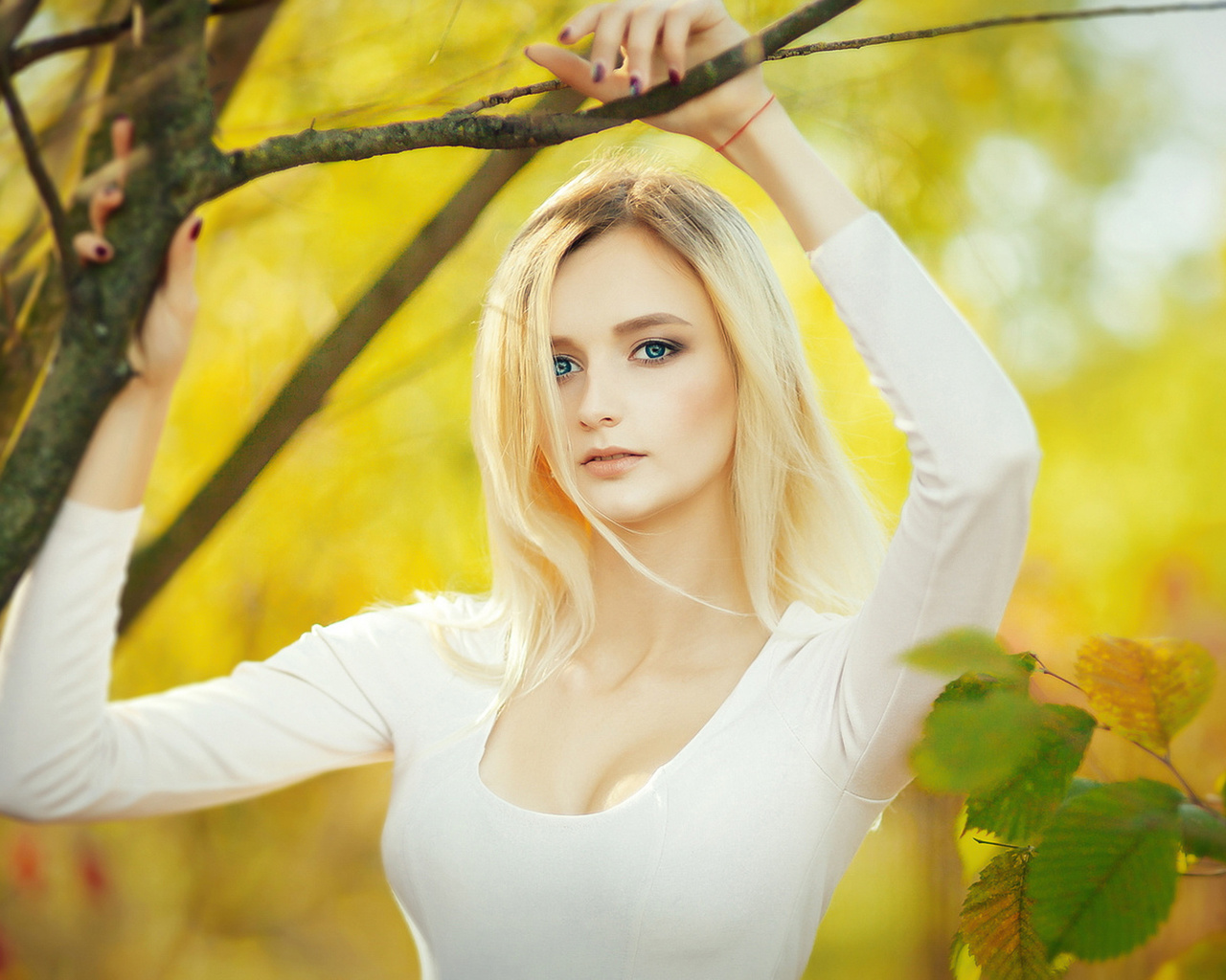 autumn, leaves, yellow, blonde, view, blue, eyes, lips