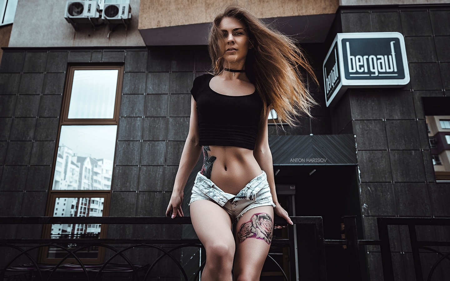 yulia berr, women, portrait, brunette, skinny, belly, tattoos, jean shorts, short shorts, choker, fotoshi toshi aka anton harisov, anton harisov