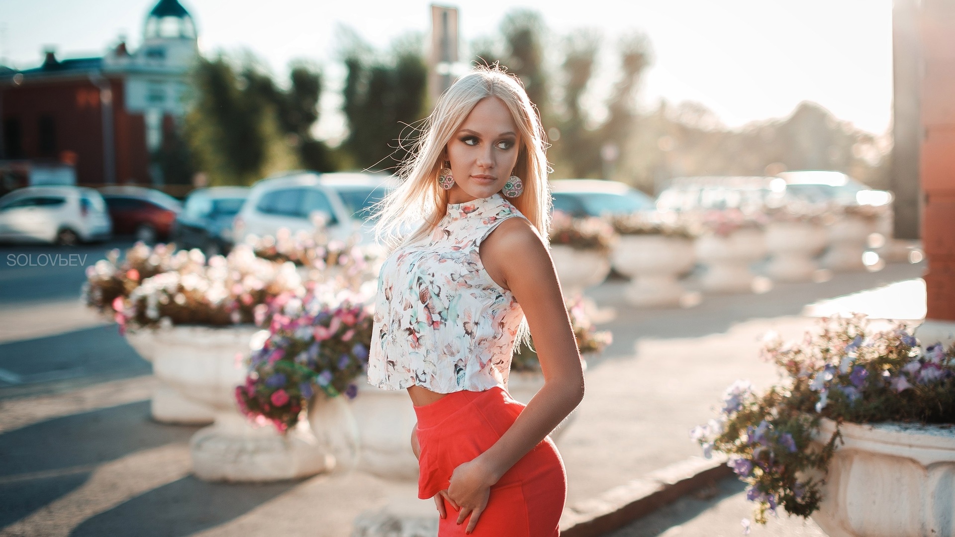 arina bezlapova, women, blonde, skirt, women outdoors, tanned, portrait, long hair, depth of field