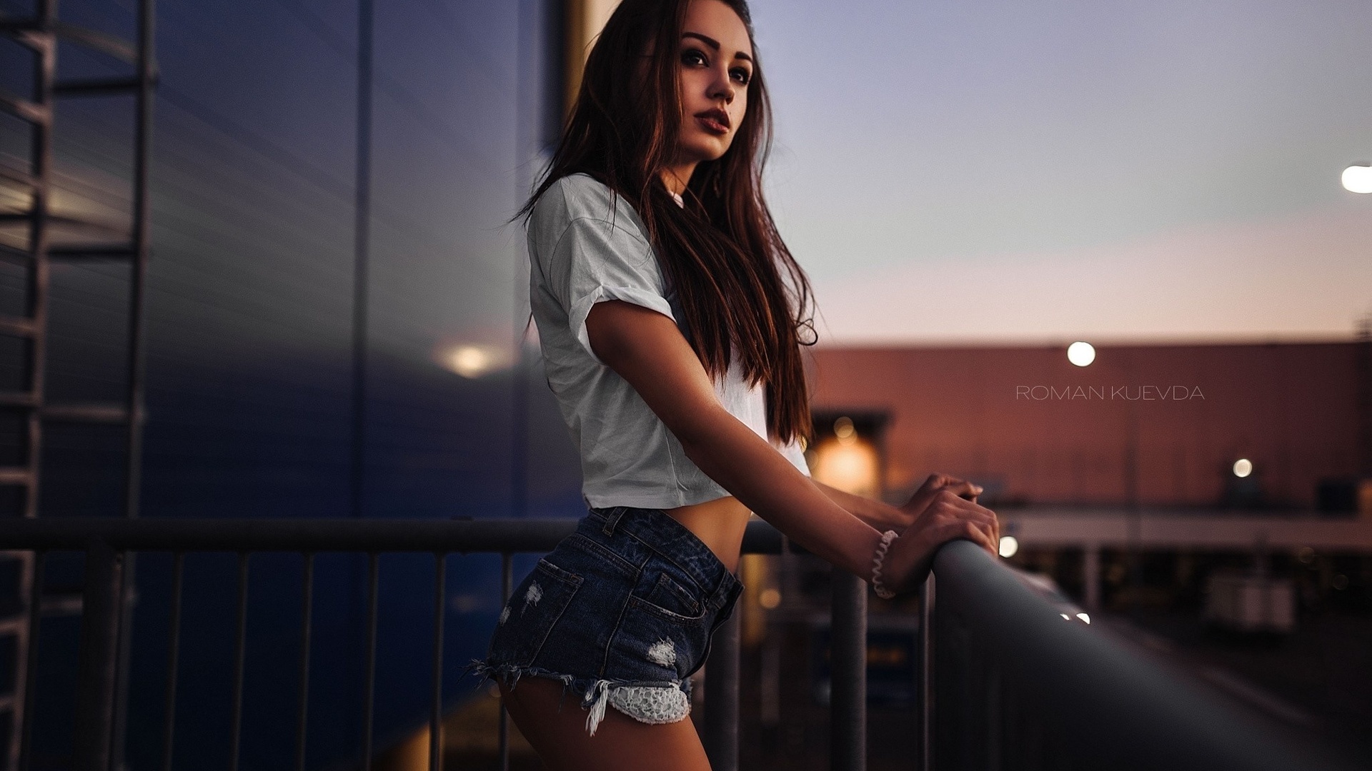 women, ass, t-shirt, looking away, jean shorts, portrait, depth of field, brunette, roman kuevda