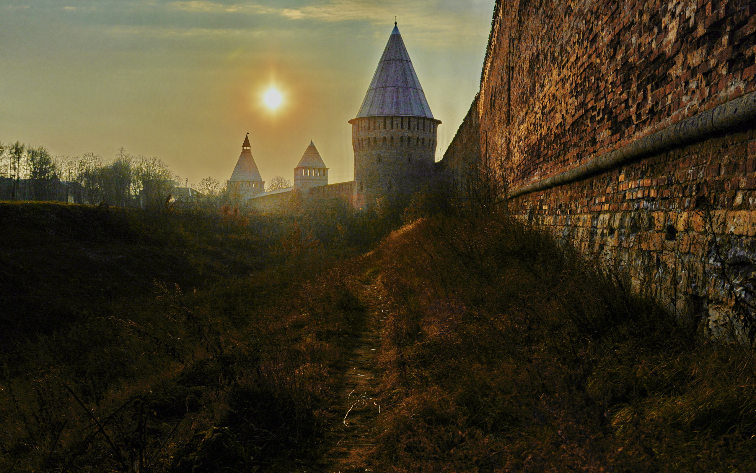 Русь смоленск. Крепостная стена Смоленск. Смоленск the Smolensk Fortress. Фото Российской крепость Смоленск. Порхов крепость.