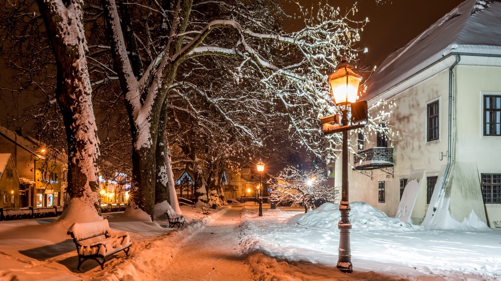 Картинки фонари, samobor, зима, снег, загреб, хорватия, дома - обои  1600x900, картинка №200158