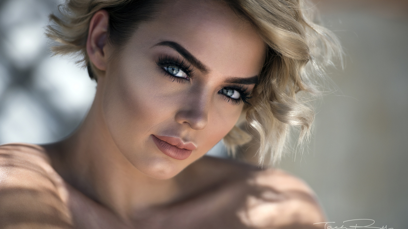 rosie robinson, women, blonde, face, portrait, depth of field, jack russell