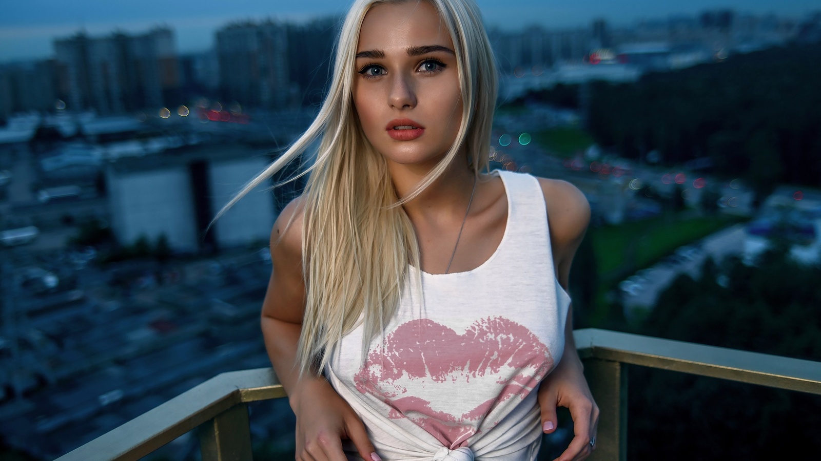 women, blonde, t-shirt, tanned, balcony, cityscape, city, belly, face, depth of field, , , , ,  , , , 