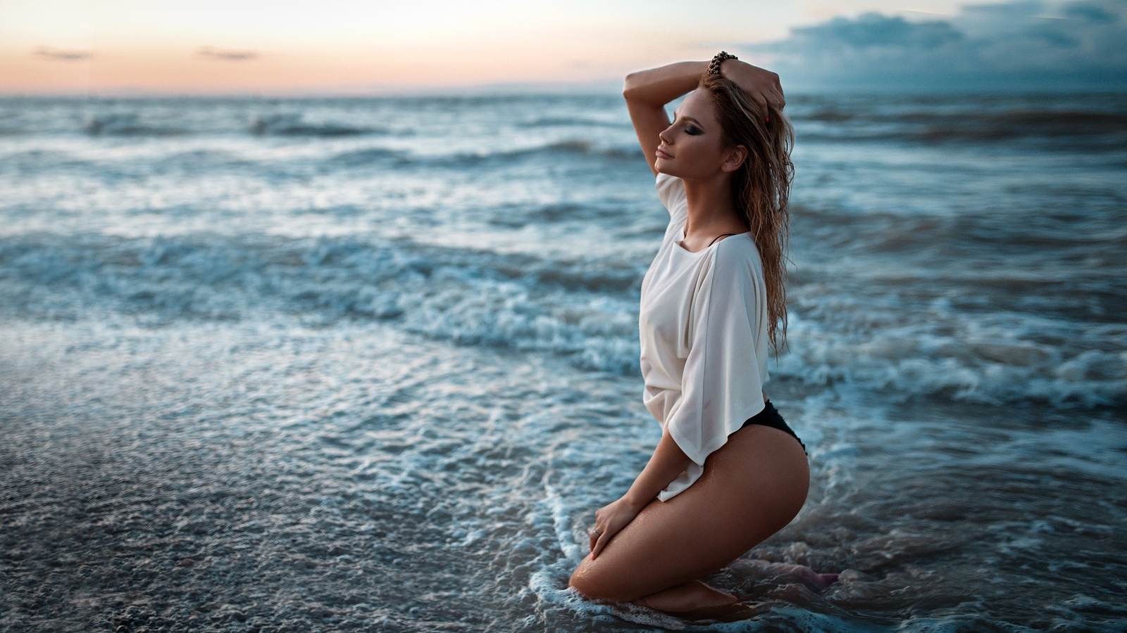 women, tanned, kneeling, sea, closed eyes, blonde, water drops, wet hair, depth of field, sunset, women outdoors, , ,   , ,  , ,  , 