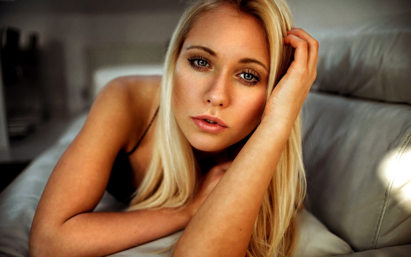 sara magdalena, women, blonde, portrait, face, couch, depth of field, miro hofmann, , , , , , 