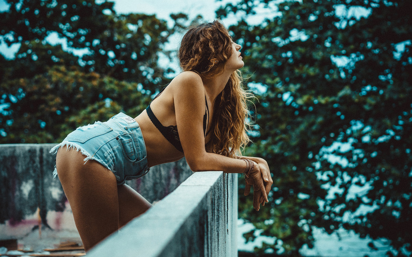 women, tanned, ass, black bras, balcony, depth of field, jean shorts, looking away, women outdoors, , ,  , ,  ,   ,   