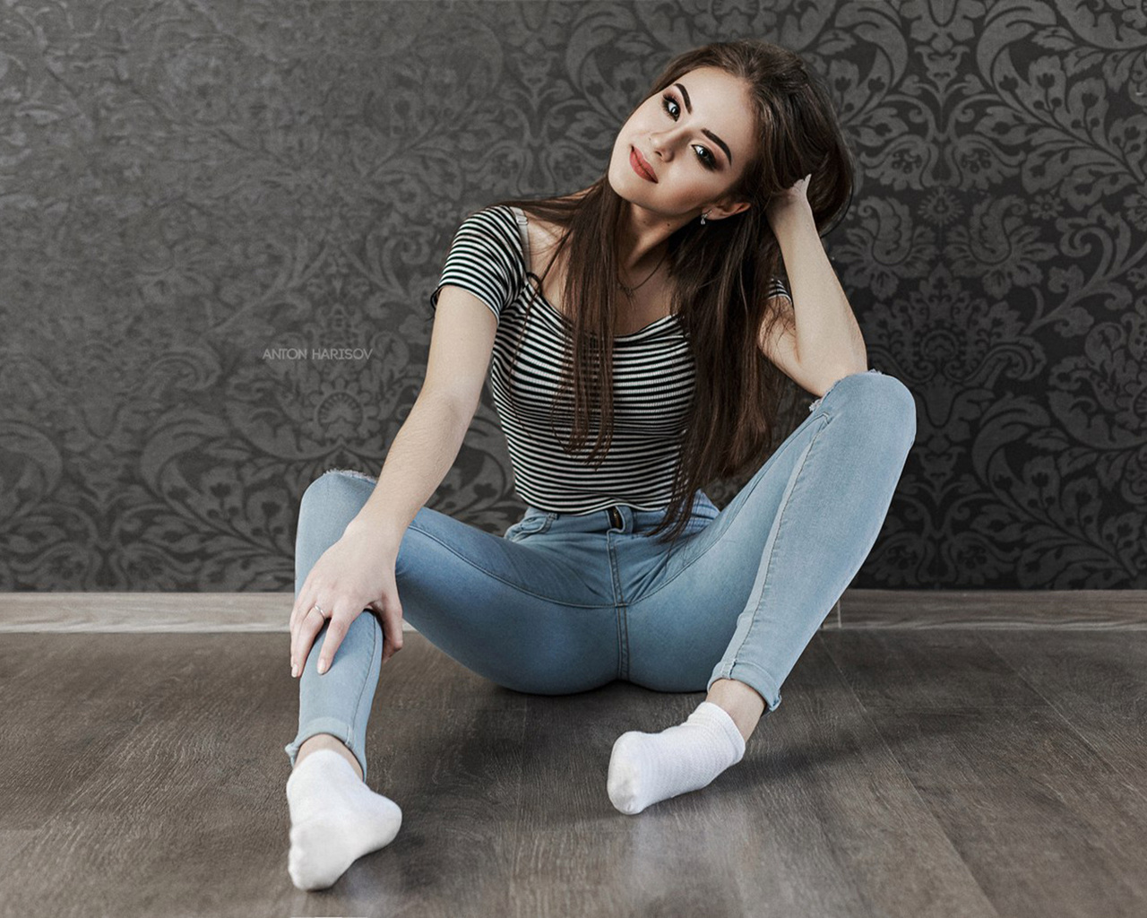 elena borisova, women, fotoshi toshi aka anton harisov, smiling, socks, pants, jeans, wall, portrait, , ,  , , , , , , , anton harisov