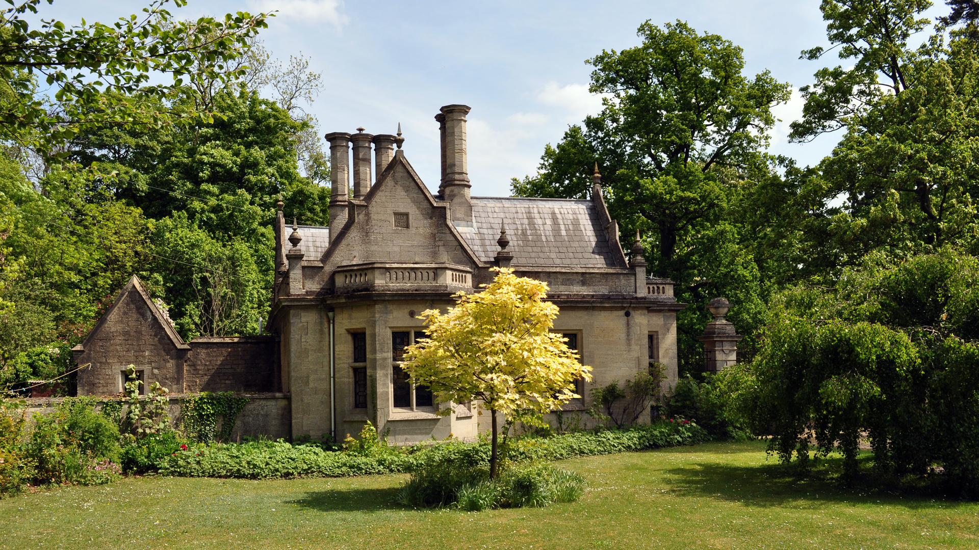 Картинки сад, north rauceby, lincolnshire, деревья, великобритания, дом,  лужайка, трава - обои 1920x1080, картинка №216227