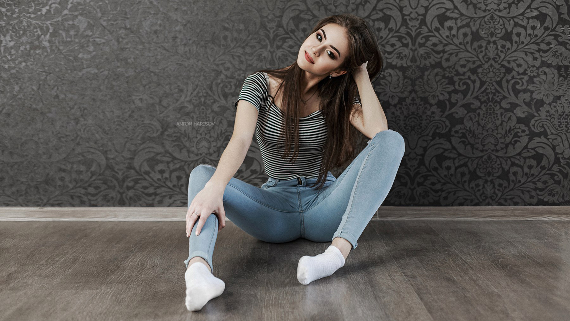 elena borisova, women, fotoshi toshi aka anton harisov, smiling, socks, pants, jeans, wall, portrait, , ,  , , , , , , , anton harisov