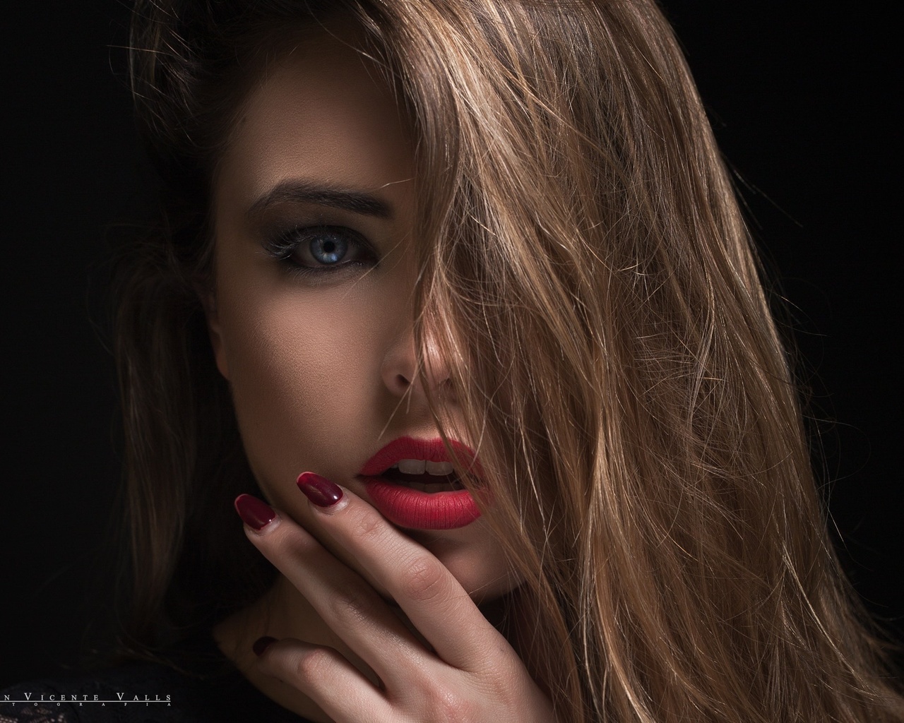 women, portrait, red nails, red lipstick, black background, blue eyes, maria hurtado, , , ,   ,  ,  ,  ,  