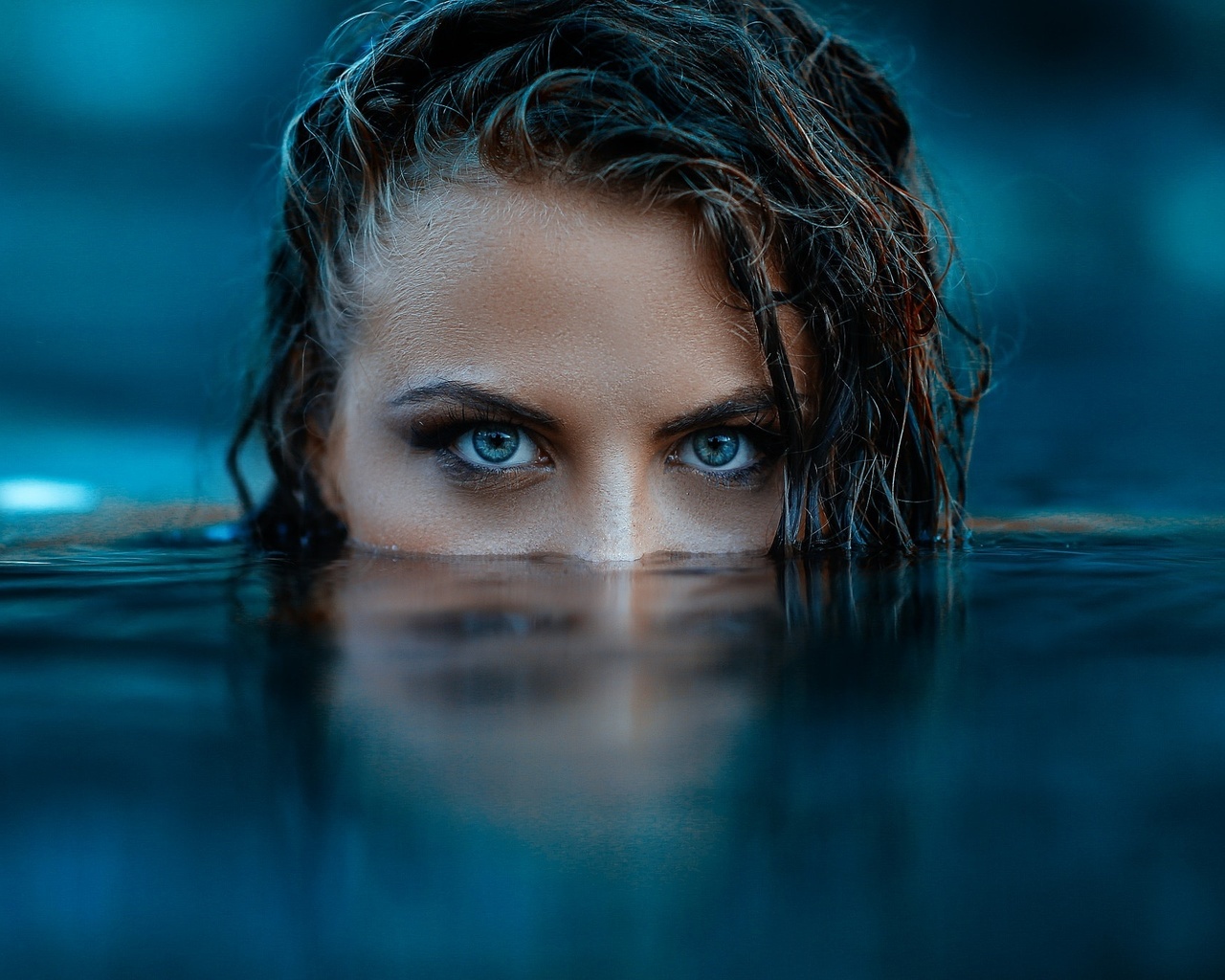 women, alessandro di cicco, face, water, blue eyes, depth of field, reflection, , , ,  , , 