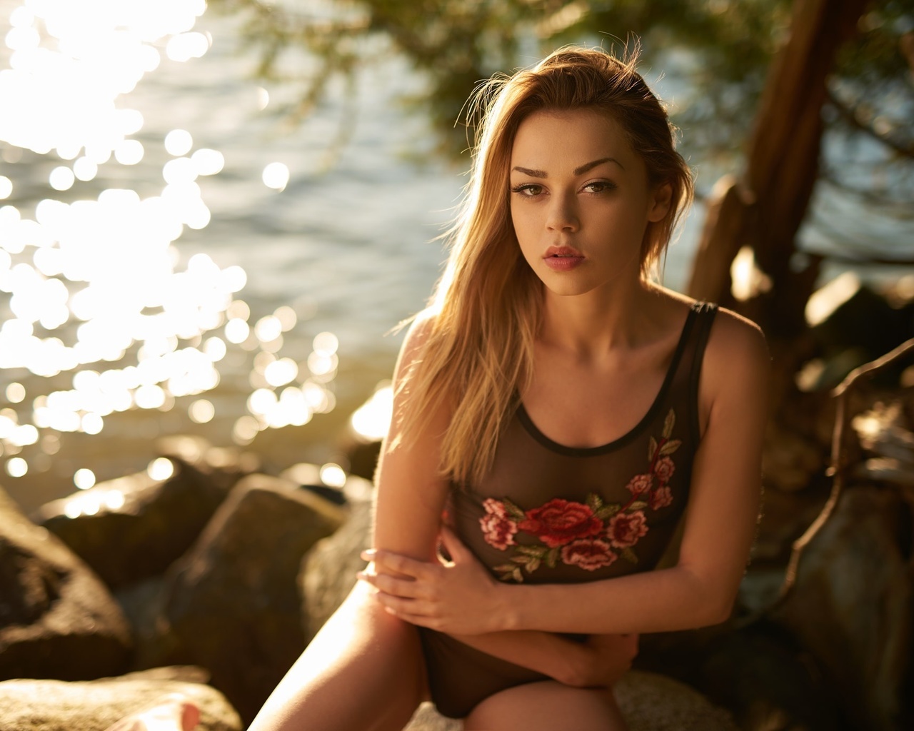 women, blonde, sitting, one-piece swimsuit, portrait, tanned, depth of field