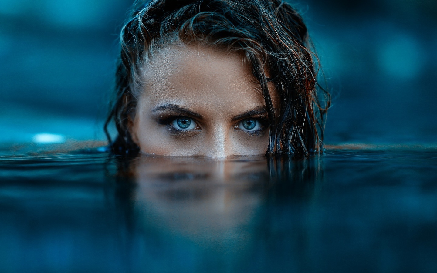 women, alessandro di cicco, face, water, blue eyes, depth of field, reflection, , , ,  , , 