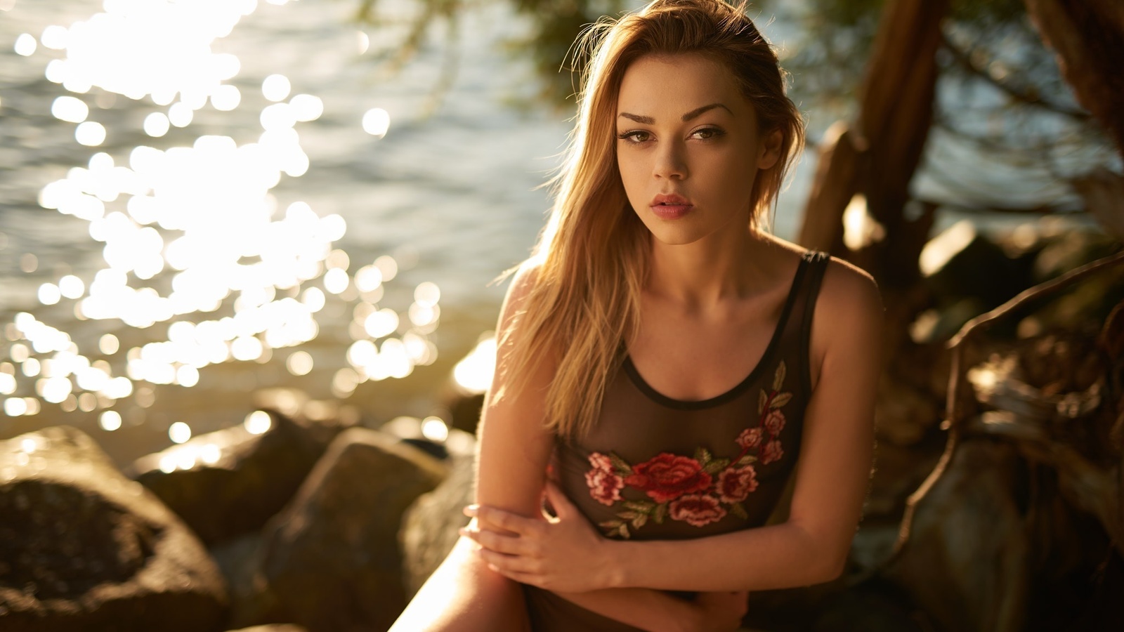 women, blonde, sitting, one-piece swimsuit, portrait, tanned, depth of field