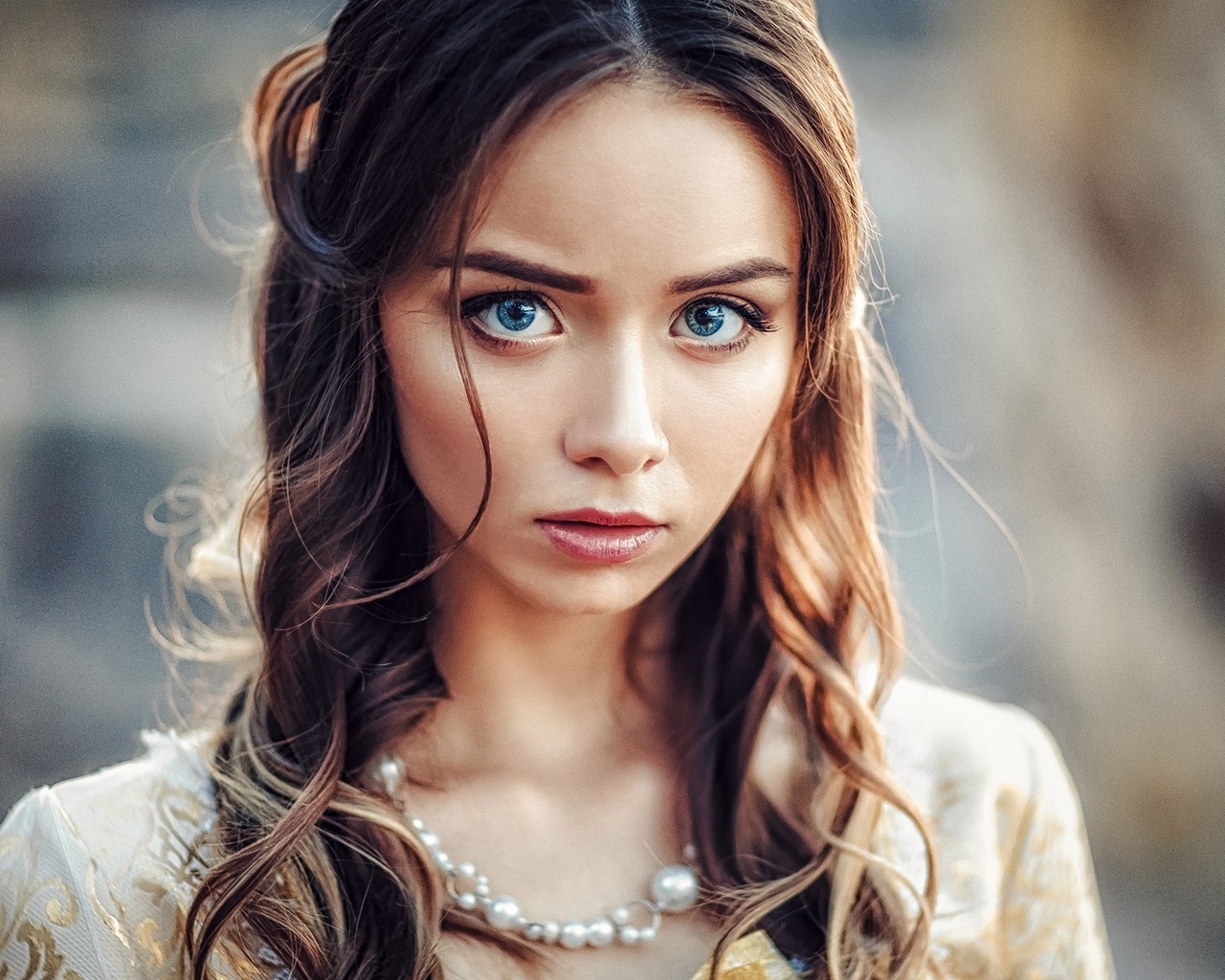 women, anastasia vishnevskaya, depth of field, portrait, face, blue eyes, pearl necklace