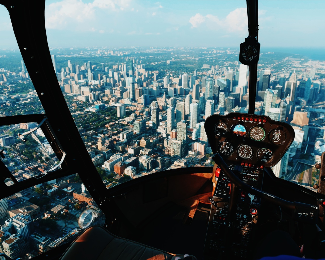 , , , , cn tower, , , robinson r44 clipper ii, 