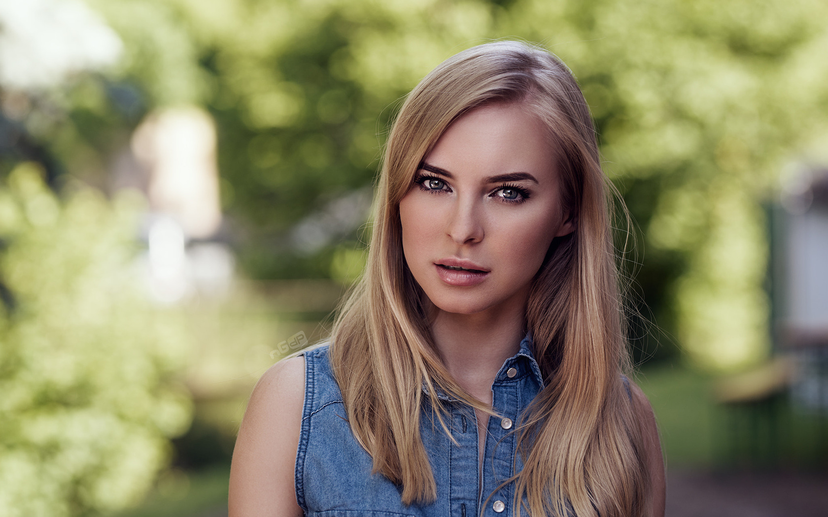 victoria pichkurova, women, blonde, portrait, depth of field, women outdoors,  