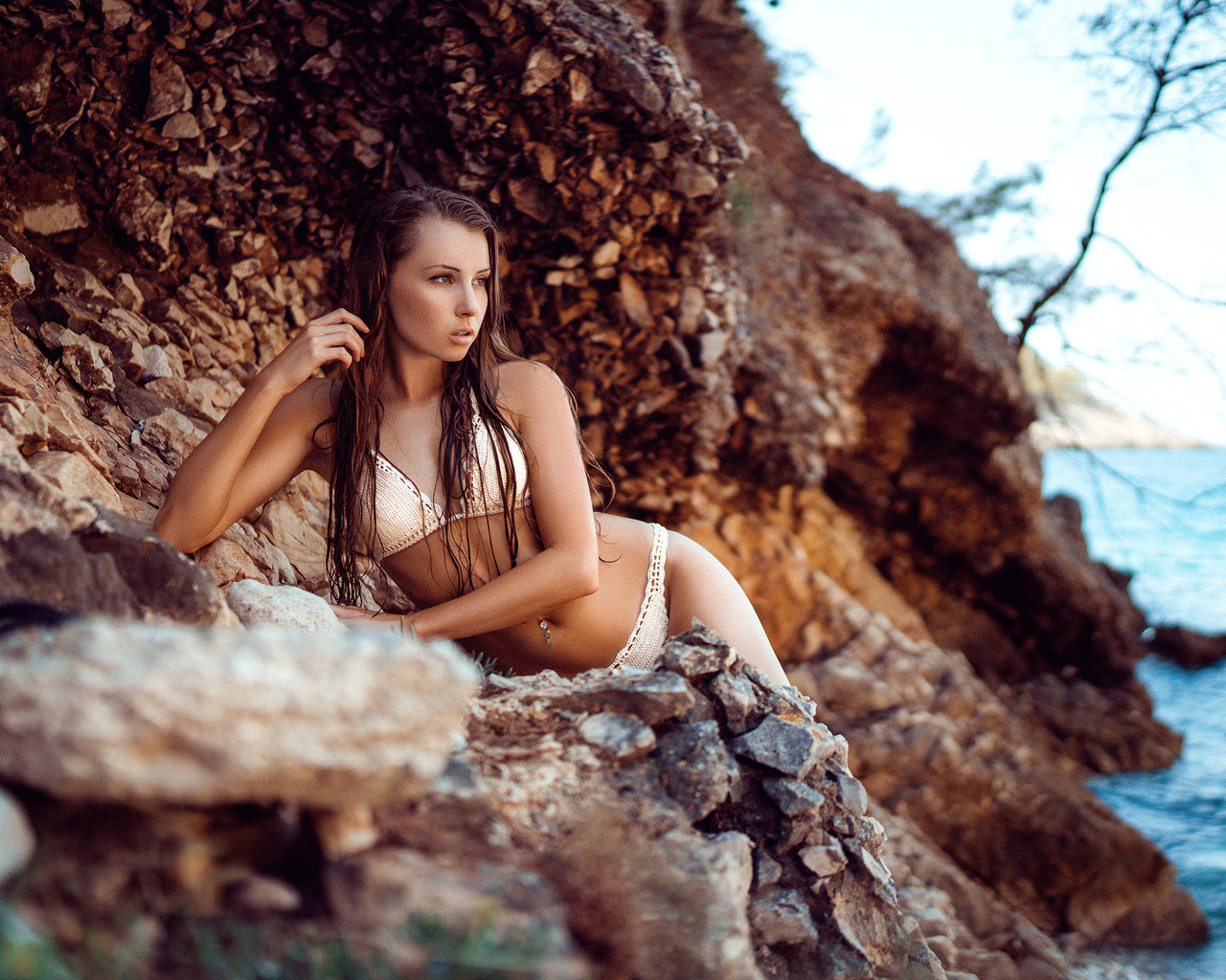 women, bikini, tanned, belly, depth of field, pierced navel, sea, wet hair, women outdoors, martin robler, looking away