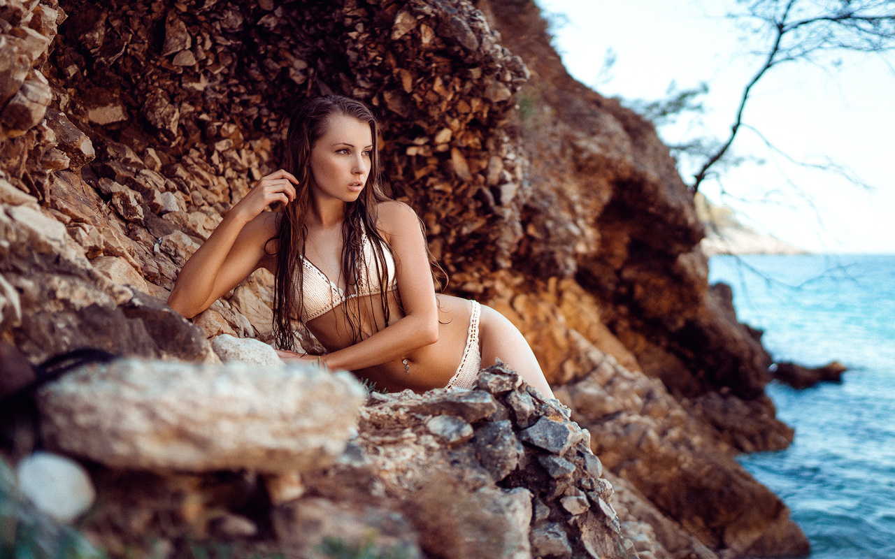 women, bikini, tanned, belly, depth of field, pierced navel, sea, wet hair, women outdoors, martin robler, looking away