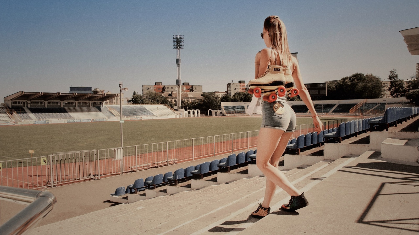 women, blonde, rollerskates, jean shorts, t-shirt, women outdoors, sneakers, stadium, sunglasses