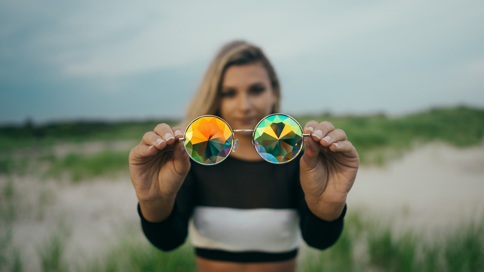 women, blonde, portrait, depth of field, women outdoors, women with glasses