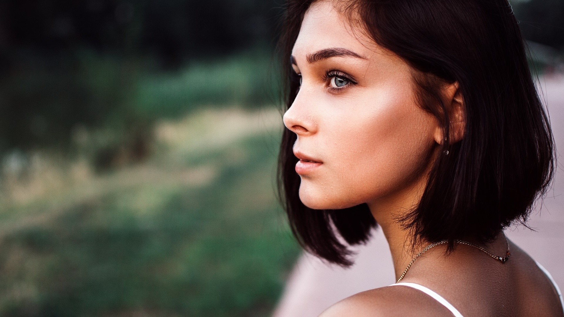 women, face, portrait, necklace, depth of field, looking away, women outdoors