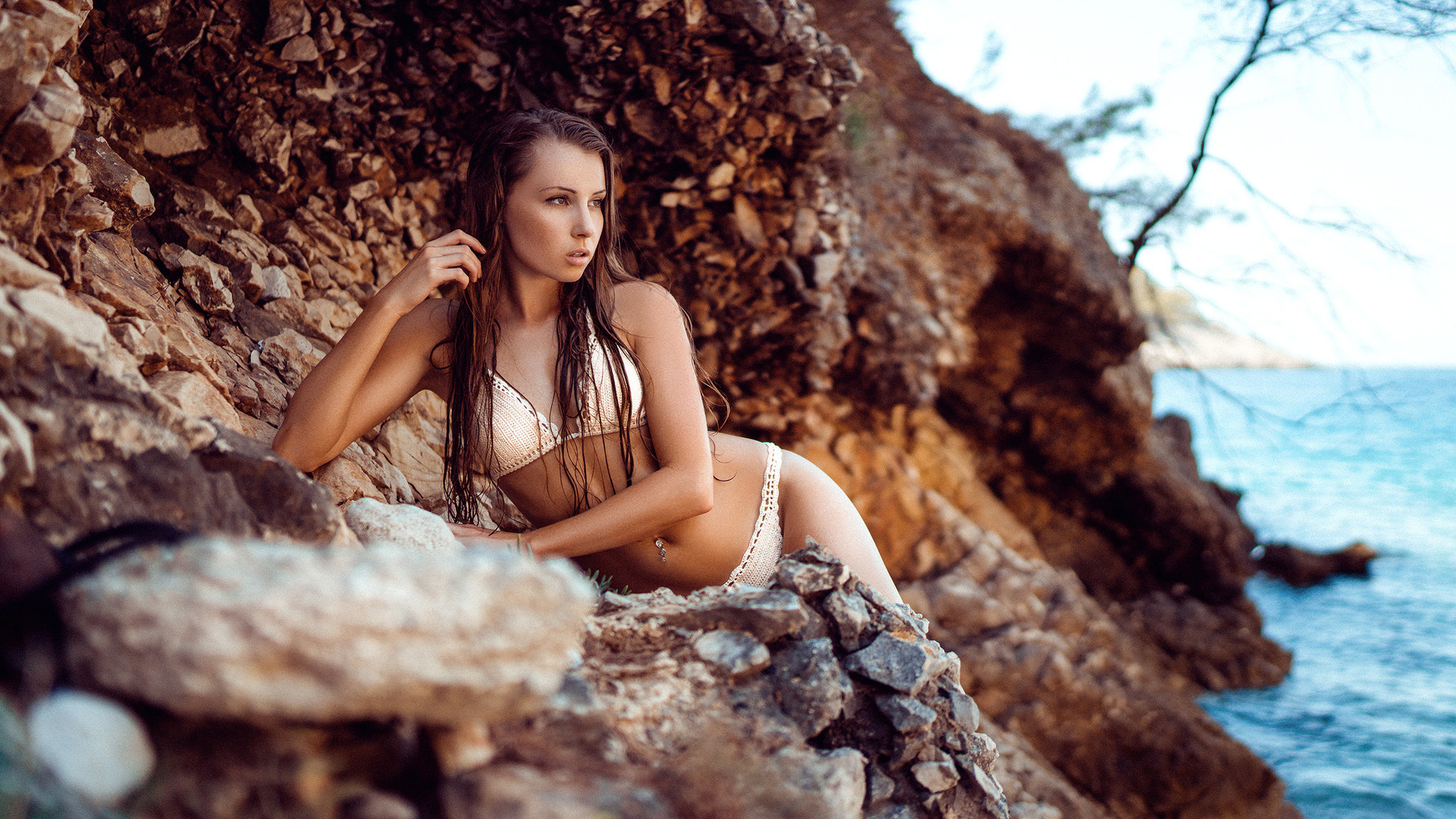 women, bikini, tanned, belly, depth of field, pierced navel, sea, wet hair, women outdoors, martin robler, looking away