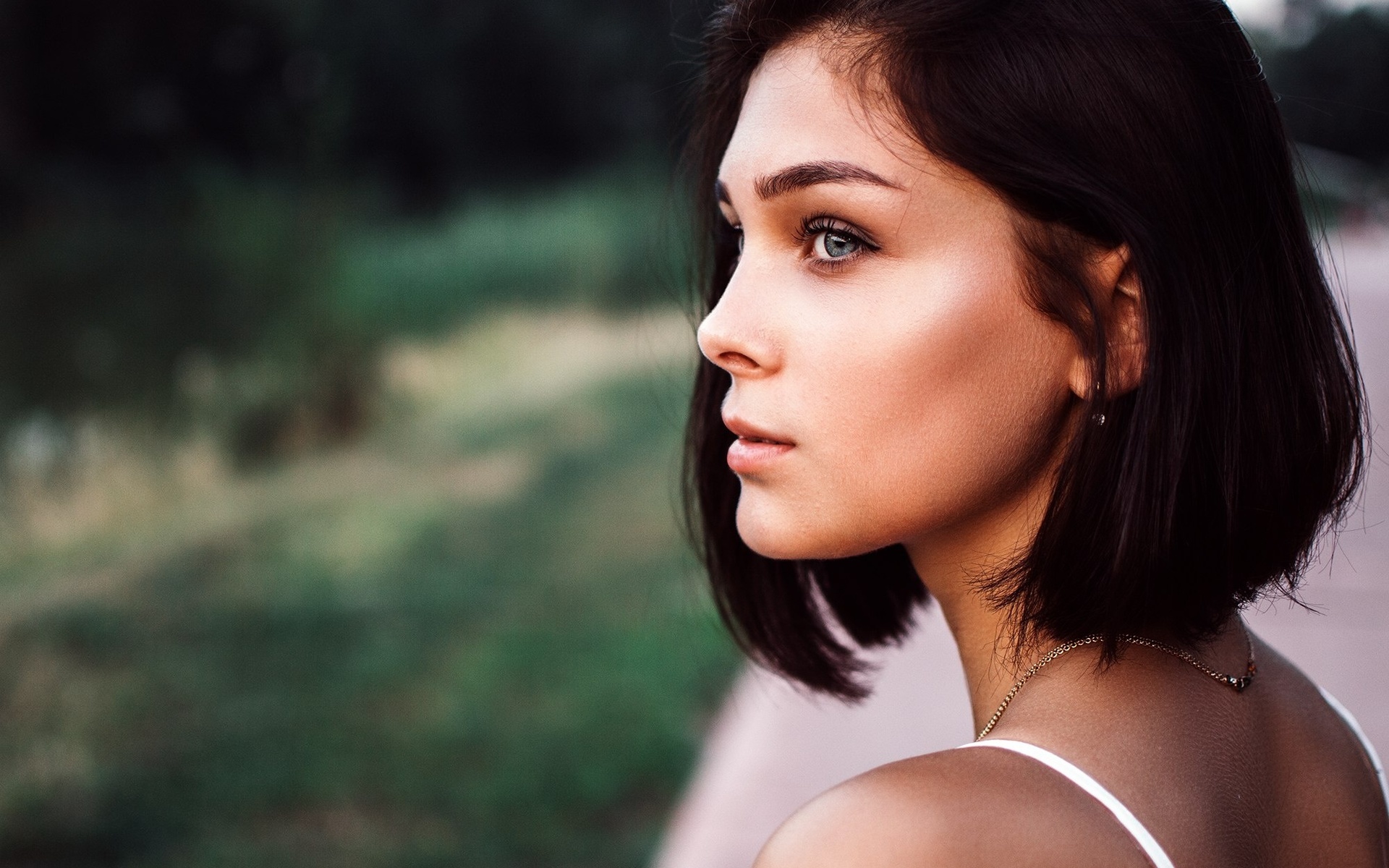 women, face, portrait, necklace, depth of field, looking away, women outdoors