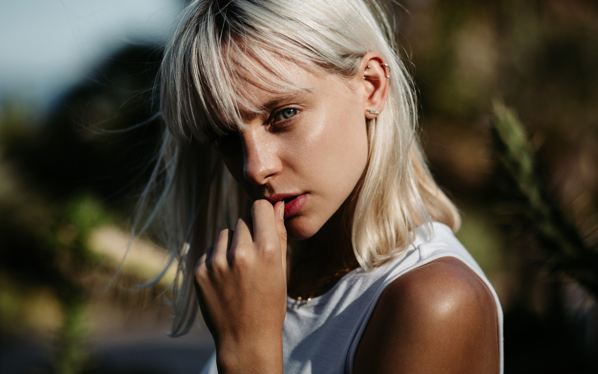 women, blonde, depth of field, portrait, finger on lips, women outdoors