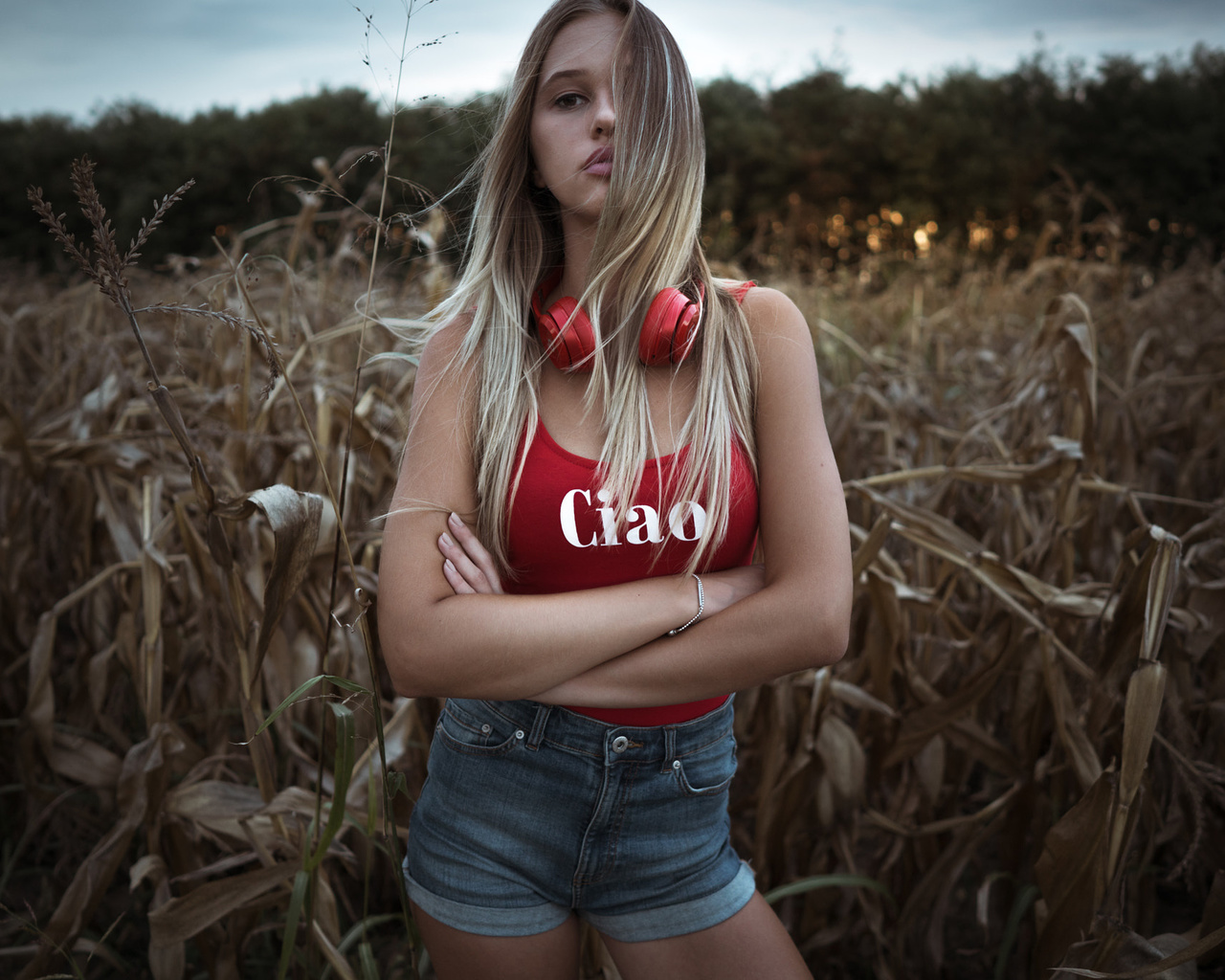 women, blonde, headphones, paul toma, jean shorts, portrait, women outdoors, arms crossed