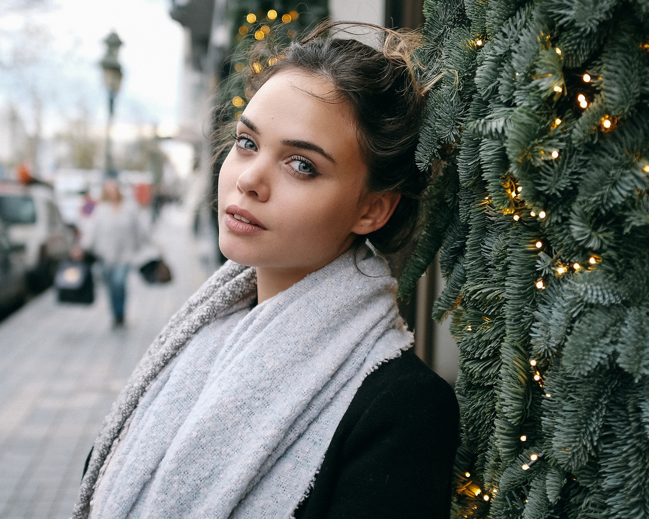 women, portrait, face, women outdoors, depth of field, scarf