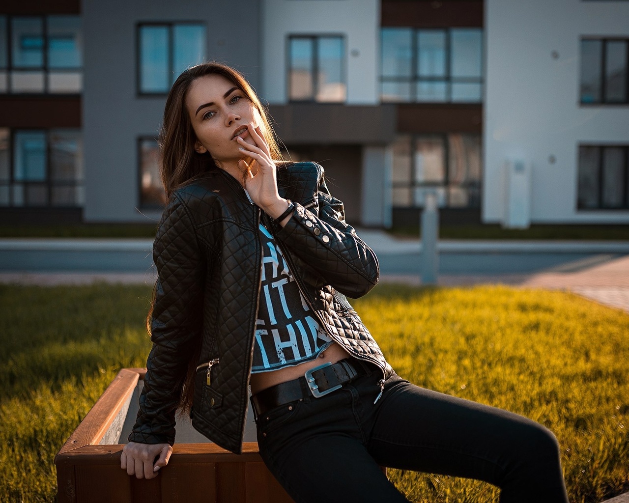 women, portrait, leather jackets, women outdoors, depth of field, black clothing, sitting, finger on lips