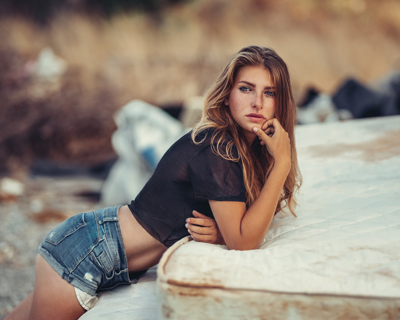 women, blonde, jean shorts, tanned, depth of field, women outdoors, portrait