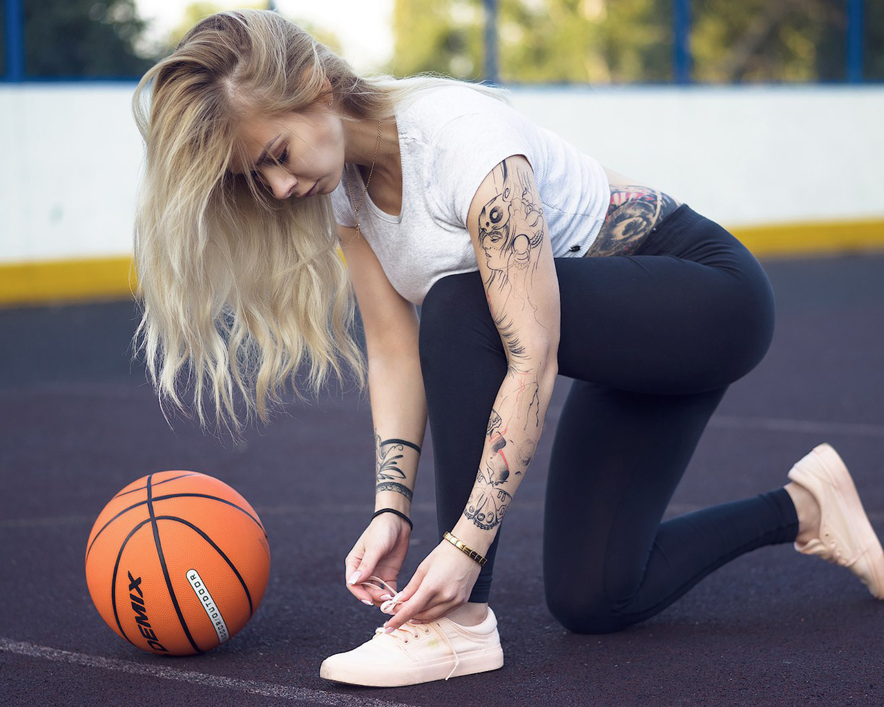 women, blonde, ball, sneakers, tattoo, yoga pants, necklace, depth of field, women outdoors