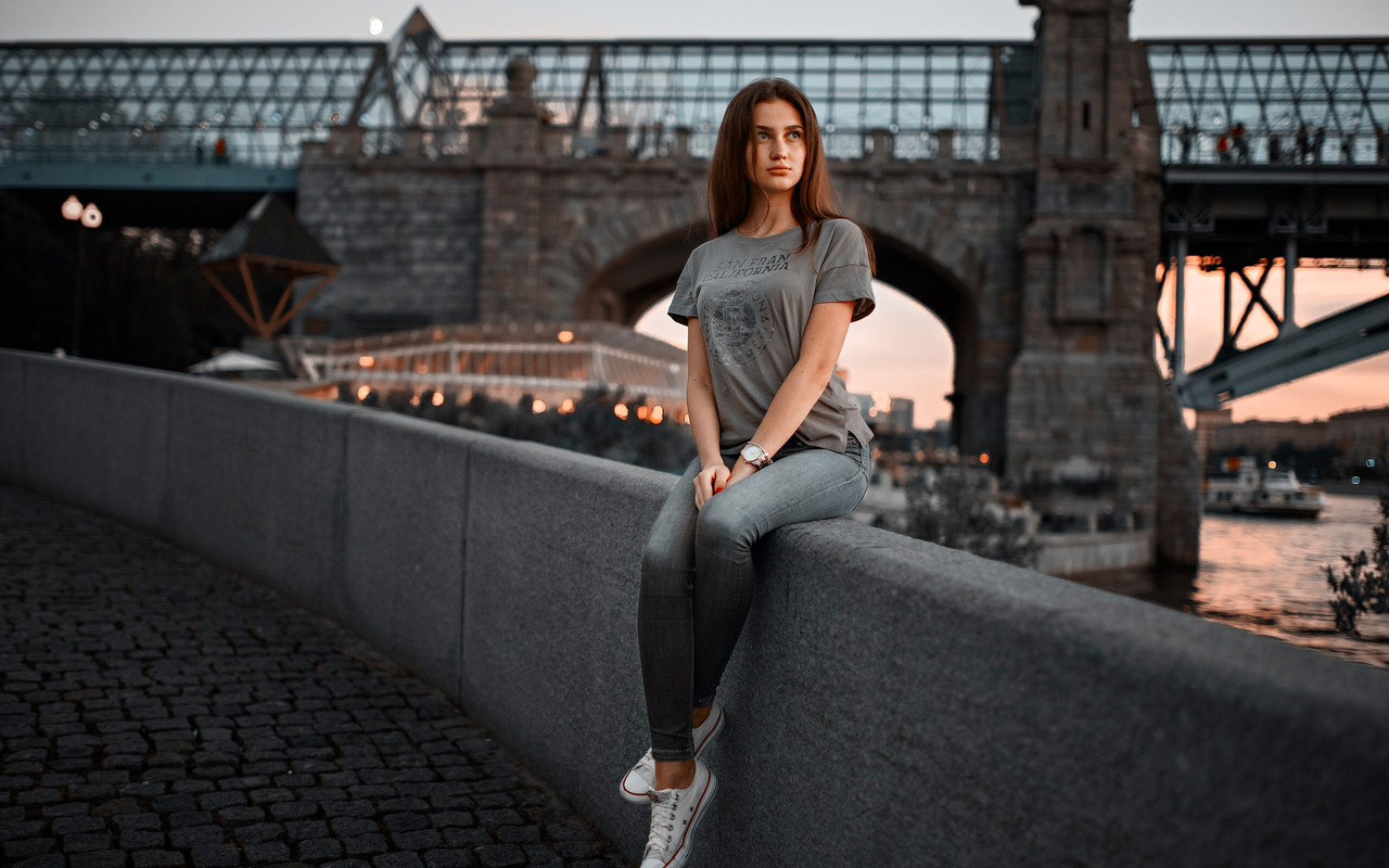 women, portrait, sitting, sneakers, t-shirt, jeans, looking away, red nails, women outdoors, depth of field