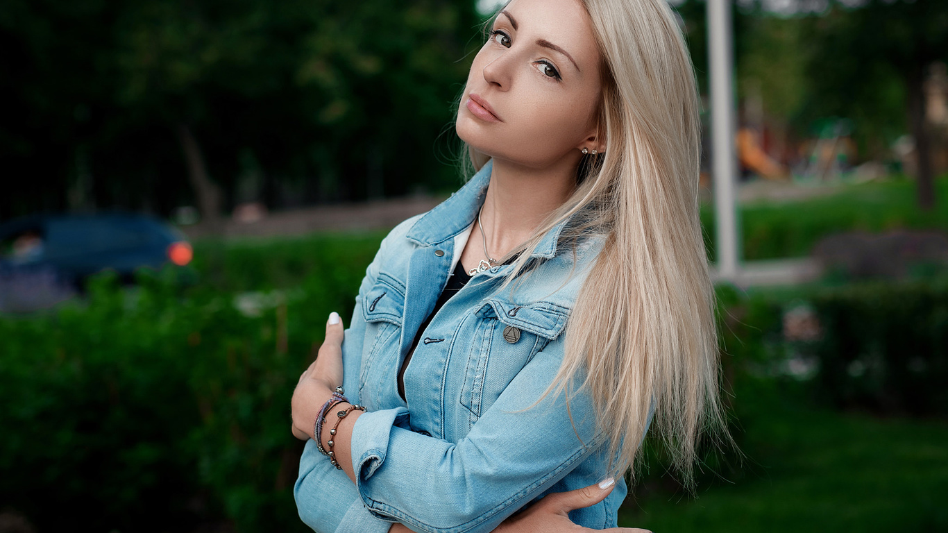 women, blonde, depth of field, portrait, women outdoors, arms crossed, denim shirt