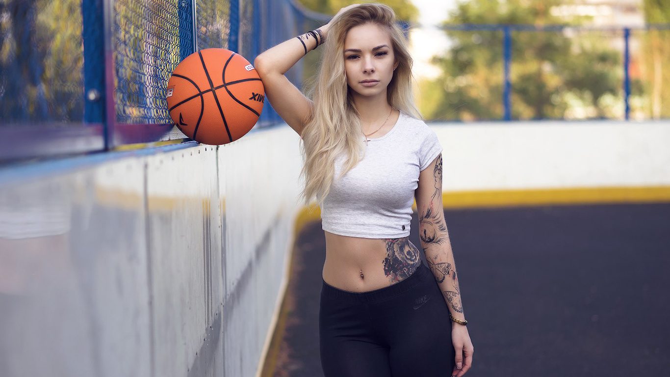 women, blonde, ball, yoga pants, belly, pierced navel, depth of field, portrait, women outdoors, necklace, tattoo